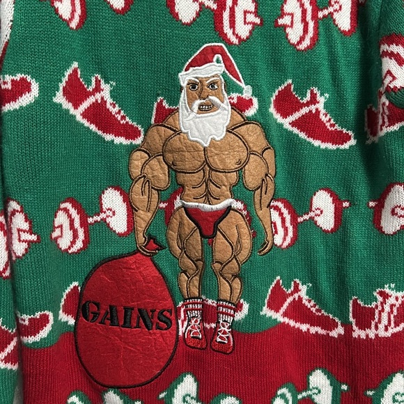 Blizzard Bay Gains Bodybuilder Santa Men's Sweater Small Green and Red - Picture 2 of 5